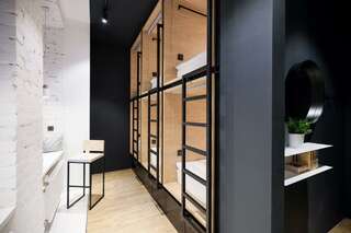 Гостевой дом InBox Capsule Hotel Санкт-Петербург Одноместная капсула в 6-местном номере (общие удобства)-1