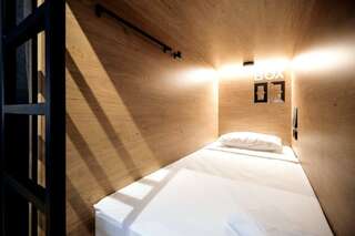 Гостевой дом InBox Capsule Hotel Санкт-Петербург Одноместная капсула в 16-местном номере (общие удобства)-17