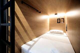Гостевой дом InBox Capsule Hotel Санкт-Петербург Капсула в 16-ти местной комнате-6
